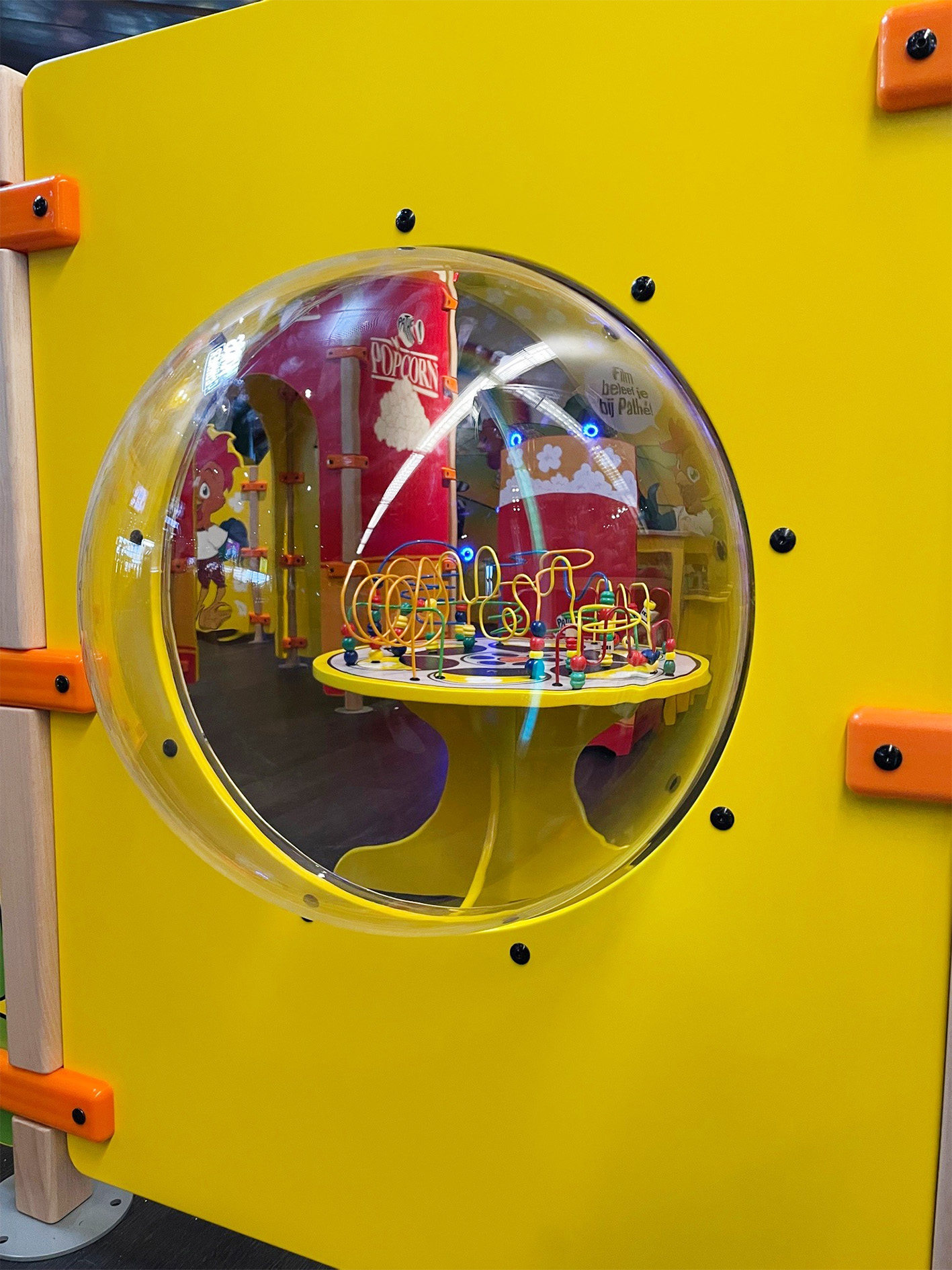 view of kraaltafel through fishbowl